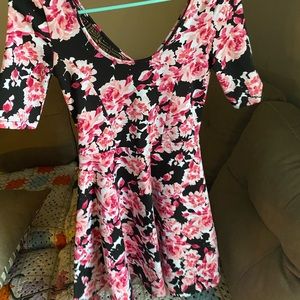 Super cute dress. Brand new condition.